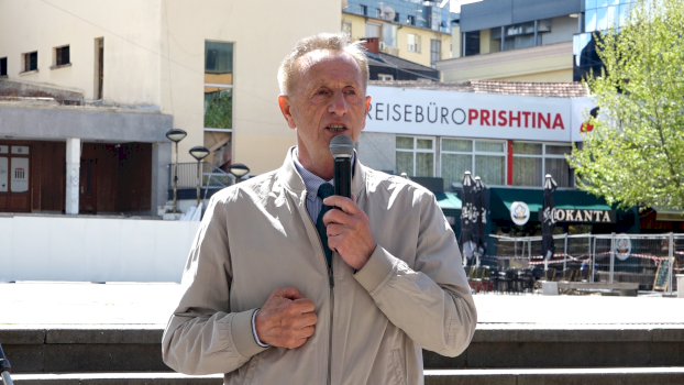 “o-drejtesi-o-s’ka-qetesi”,-punetoret-e-sektorit-privat-protestojne-ne-diten-e-punetoreve