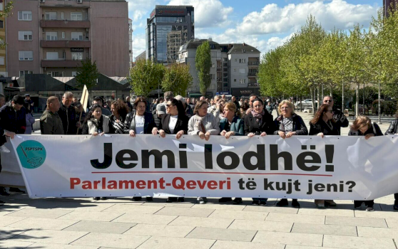 “jemi-lodhe:-parlament-qeveri,-te-kujt-jeni?”,-protestojne-punetoret-e-sektorit-privat