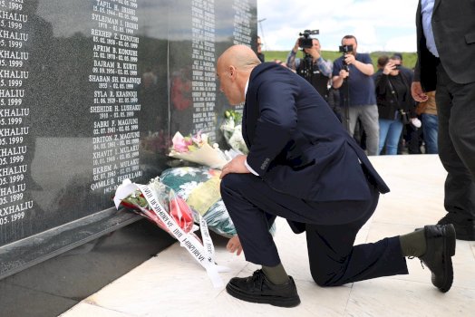 haradinaj-nderon-te-renet-e-masakres-se-studimes:-plaget-s’mund-te-mbyllen-pa-u-vene-drejtesia