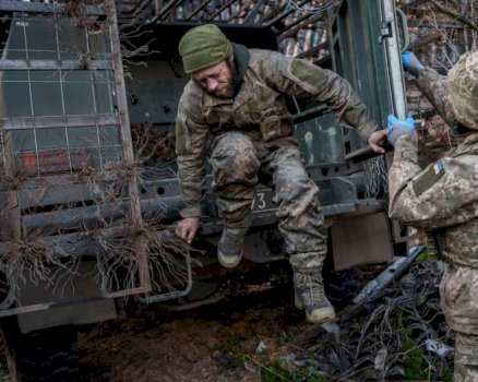 luftimet-arrijne-ne-periferi-te-kostiantynivkes,-nje-bastion-ukrainas