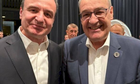 Presidenti i Zvicrës takon Kurtin në Jerevan: Biseda e shkurtër në Samitin Evropian 