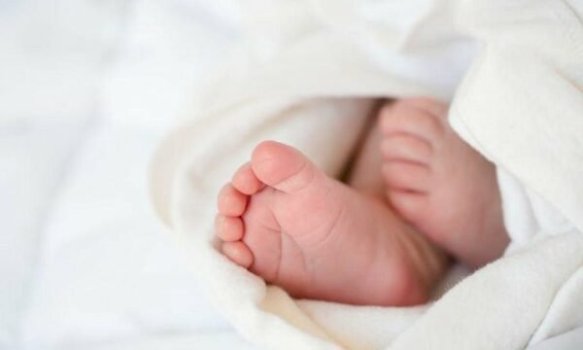 rast-i-rende-ne-ferizaj:-foshnja-lind-ne-tualet-te-emergjences,-vdes-pak-pas-lindjes