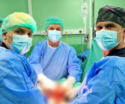 operacion-kompleks-ne-mitrovice:-largohet-me-sukses-tumori-me-permasa-te-medha-te-69-vjecari