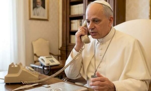 punonjesi-i-bankes-ia-mbylli-telefonin-papa-leos