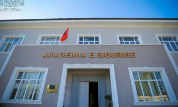 helmimi-i-56-studenteve-ne-akademine-e-sigurise,-arrestohen-kuzhinieri-dhe-teknologia