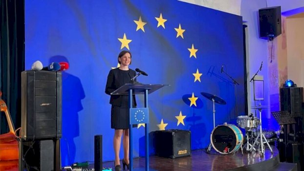 Kosova duhet t’i bindë 27 shtetet e BE-së për statusin e kandidatit – Palatova
