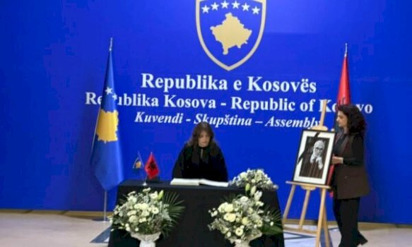 haxhiu-e-dekoron-rexhep-qosjen-pas-vdekjes-me-titullin-“nderi-i-republikes-se-kosoves”
