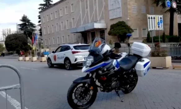 protesta-e-opozites-para-kryeministrise,-policia-ne-shqiperi-merr-masat-per-diten-e-neserme