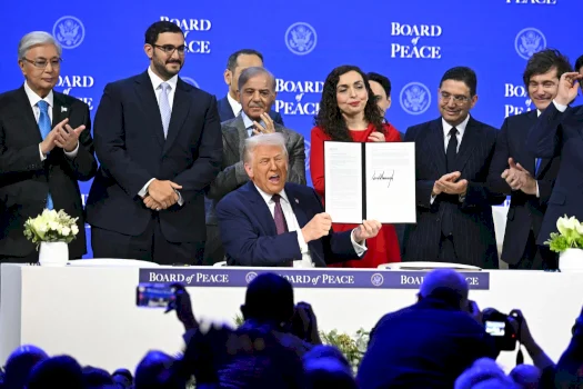 Haxhiu dekreton ligjin për anëtarësimin e Kosovës në Bordin e Paqes