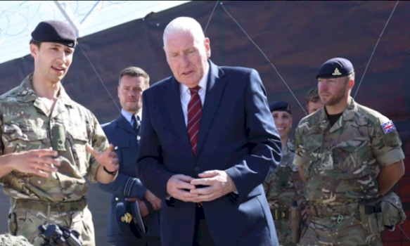ministri-i-mbrojtjes-se-mbreterise-se-bashkuar-mbyll-viziten-ne-kosove:-mbetemi-partner-i-palekundur