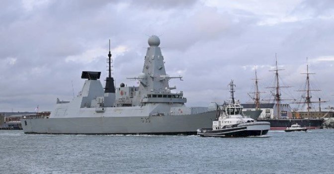 britania-e-madhe-dergon-anije-luftarake-ne-lindjen-e-mesme,-ne-rat-pershkallezimi-ne-ngushticen-e-hormuzit