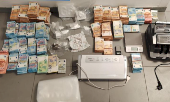 Shqiptar i arrestuar në Itali me gjysmë milioni euro dhe kokainë gjatë arratisjeje të rrezikshme 
