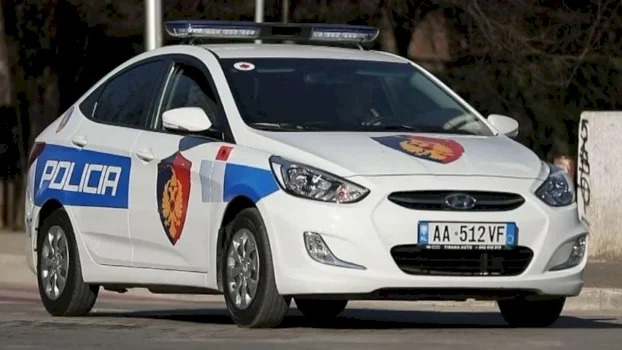 e-rende-ne-durres,-19-vjecarja-i-jep-fund-jetes-duke-u-hedhur-nga-pallati