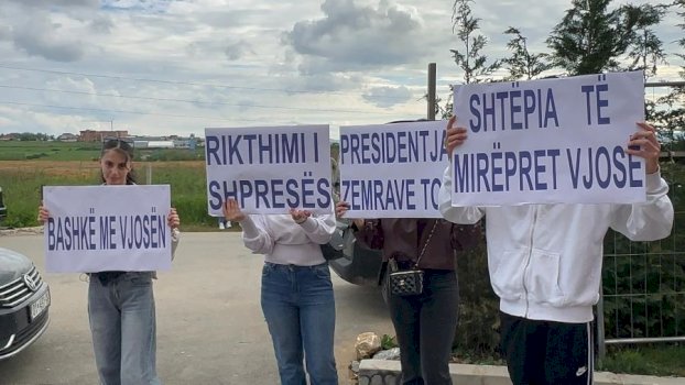 para-tubimit-te-bashkimit-te-ldk-se,-pankartat-“bashke-me-vjosen”,-“shtepia-te-mirepret-vjose”