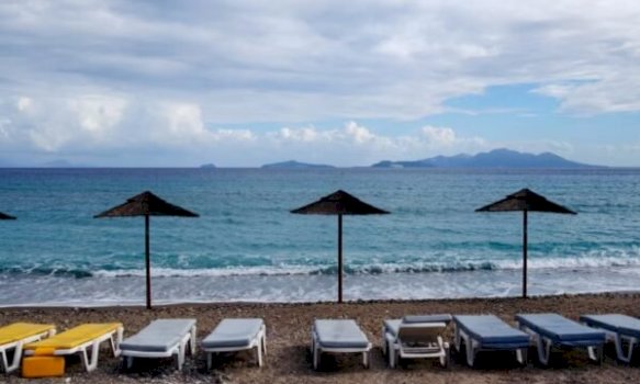turisti-gjerman-fiton-gjyqin:-demshperblim-se-nuk-gjeti-shezlonge-te-lire-ne-greqi