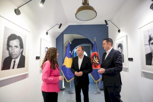 vjosa-osmani-prezenton-ish-deputetin-e-kuvendit,-lulzim-zeneli