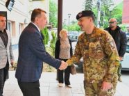zevendeskomandanti-i-kfor-it-takohet-me-kryetarin-e-zvecanit