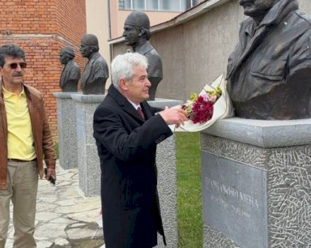 ali-ahmeti-nderon-tahir-dhe-nebih-mehen-ne-45-vjetorin-e-renies-heroike