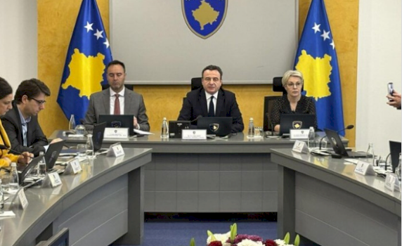 Qeveria e Kosovës mbledh ministrat pa rend të ditës: Cilat janë arsyet e fshehtësisë? 