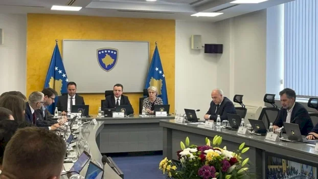 Qeveria e Kosovës miraton ndryshimet për Komisionin e Dhunuarve gjatë Luftës
