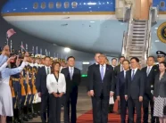 delegacioni-amerikan-hedh-dhuratat-e-kines-para-rikthimit-ne-shba