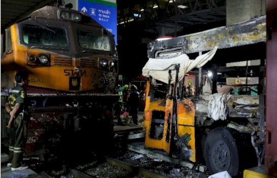 treni-perplaset-me-autobus,-te-pakten-tete-te-vdekur-ne-tajlande
