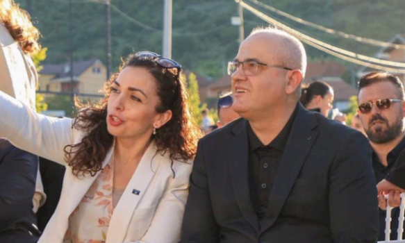 avdyli-ironizon-me-‘espresson-51%’-te-kurtit:-ia-kemi-marre-doren-me-fitu-zgjedhje-me-poezi-e-llafe,-amo-teme-e-rende-me-fol-per-ndonje-autostrade