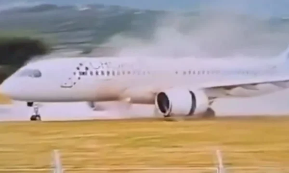 aeroplani-i-aviokompanise-kroate-del-nga-pista-ne-split-dhe-godet-nje-tabele,-brenda-fluturakes-gjendeshin-130-pasagjere