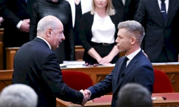kriza-e-pare-politike-ne-hungari-pas-zgjedhjeve,-presidenti-sulyok-refuzon-te-jape-doreheqjen-magyar:-kukull-e-orbanit