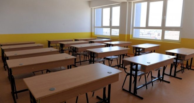 punetoret-teknike-te-shkollave-ne-prishtine-nga-neser-ne-greve,-shkak-pagat