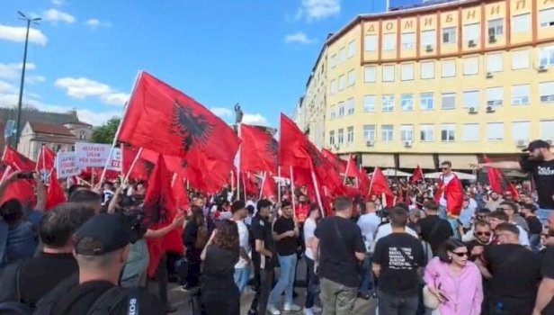 autobusi-me-40-studente-nga-shqiperia-bllokohet-ne-afersi-te-shkupit,-veizaj:-po-na-devijojne-drejt-beogradit!