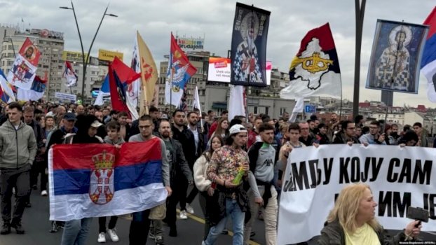 studentet-protestues-ne-serbi-dhe-“memorandumi”-per-kosoven-–-cfare-mesazhi-dergojne?