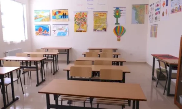 dalin-rrogat-e-punetoreve-teknike-te-shkollave-ne-prishtine,-pezullohet-greva