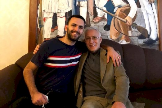 Djali i Jakup Krasniqit reagon ndaj Donikës Gërvallës: "Ti jo vetëm e respekton, por edhe e dëshiron atë që thotë Fatos Geci" 