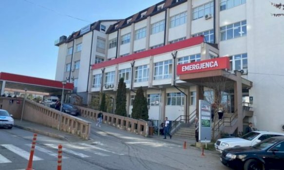 ra-nga-kulmi-derisa-po-punonte,-qkuk-jep-detaje-per-gjendjen-e-27-vjecarit:-ra-nga-5-6-metra,-lendimet-jane-serioze
