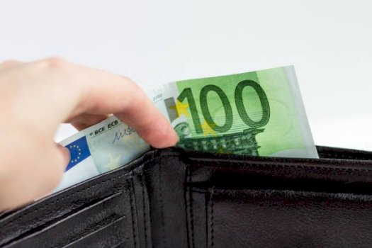 100-euro-kur-do-te-dalin-parate-ne-llogarite-e-qytetareve?