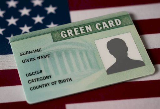 shba-ja-ndryshon-rregullat-per-marrjen-e-“green-card”