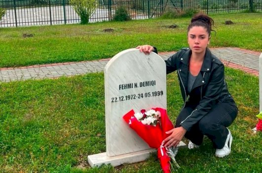 “s’e-degjova-zerin-tend”,-vajza-e-deshmorit-fehmi-demiqi-me-fjale-prekese-ne-pervjetorin-e-renies-se-tij