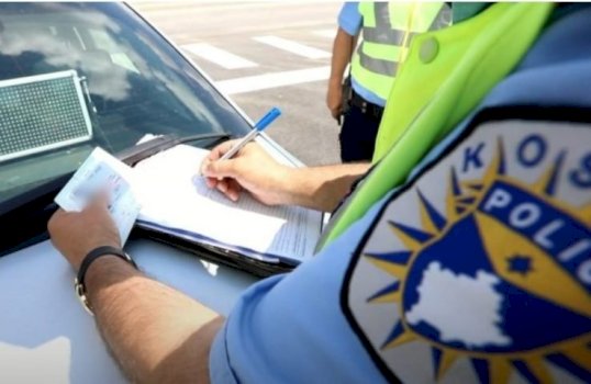 brenda-dy-diteve-ne-gjakove-policia-ndal-33-pantente-shofera,-21-prej-tyre-vozites-nen-ndikim-te-alkoolit