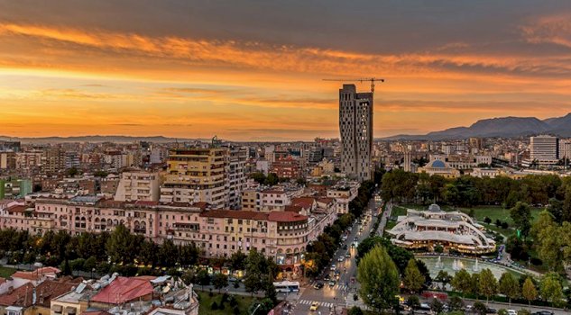 per-kater-muaj-mbi-2.5-milione-vizitore-ne-shqiperi,-gati-gjysma-e-tyre-nga-kosova