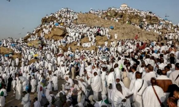 miliona-pelegrine-myslimane-mblidhen-ne-arafat