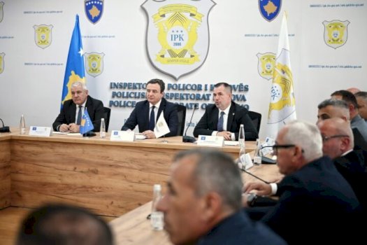 kurti:-nje-ipk-e-forte,-nje-polici-me-e-paster