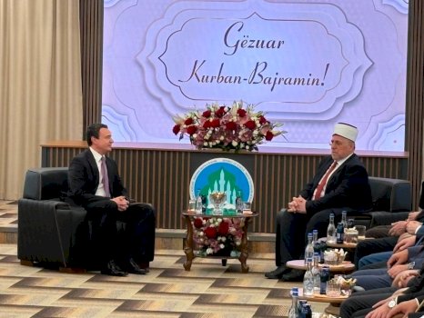 vizita-e-kurtit-per-bajram-ne-bik:-sakrifica-na-ka-sjelle-liri-dhe-prosperitet