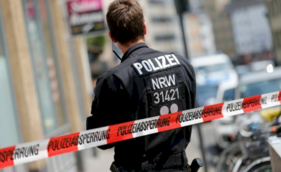 gruaja-me-e-kerkuar-ne-gjermani-burgoset-pas-tri-dekadash-arratisjeje-nga-policia