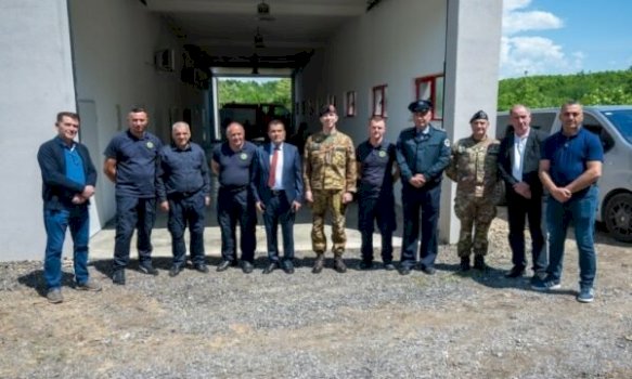 kfor-i-pajis-zjarrfikesit-e-junikut-me-pajisje-shpetimi