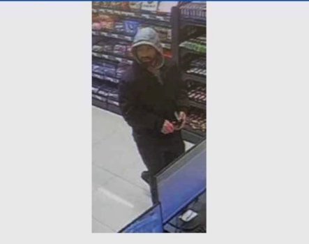dyshohet-per-keqperdorim-te-kartelave-bankare,-policia-kerkon-identifikimin-e-personit-ne-fotografi