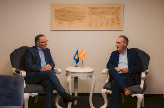 limaj-vendos-sloganin-e-pdk-se-ne-profilin-e-tij-ne-facebook
