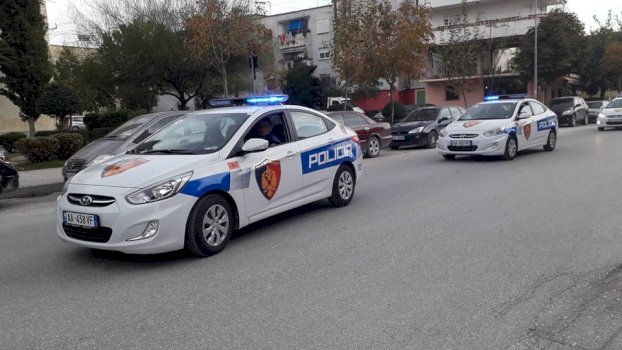 aksident-fatal-ne-fier,-automjeti-del-nga-rruga-dhe-perfundon-ne-kanal-–-humb-jeten-37-vjecari