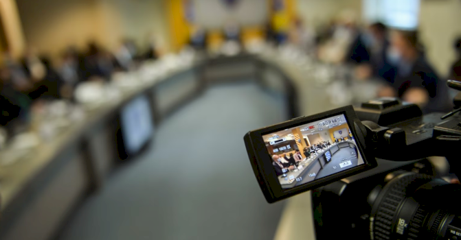 tolaj-kritikon-qeverine:-vendimet-e-vonuara-po-demtojne-aviokompanite-qe-lidhin-kosoven-me-diasporen
