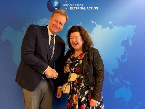 sorensen-takohet-me-te-derguaren-speciale-te-mbreterise-se-bashkuar,-diskutohet-dialogu-kosove-serbi